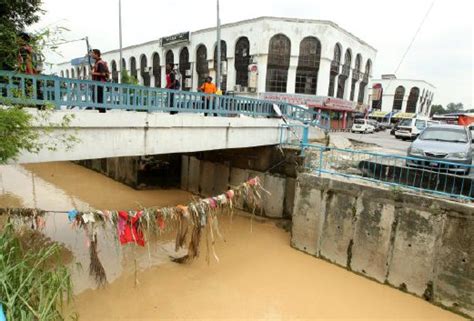 Das Verschwinden von Sungai Jelok: Eine archäologische Herausforderung und ein kultureller Schock für das 1. Jahrhundert n. Chr. im Malaya-Archipel