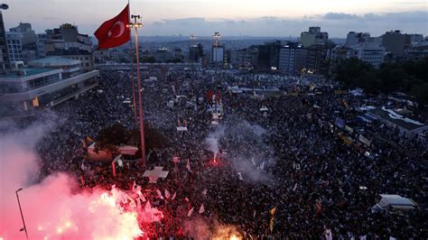 Der Gezi-Park-Aufstand: Eine Fusion von demokratischen Idealen und urbaner Entfremdung