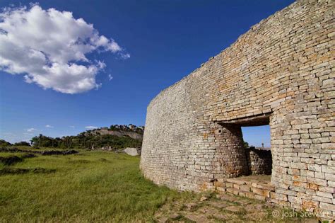 Der Great Zimbabwe Bau: Eine monumentale Architektur des Handels und der spirituellen Verbindung zu Vorfahren