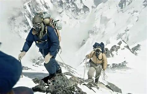 Die Erstbesteigung des Mount Everest durch Edmund Hillary und Tenzing Norgay: Ein Triumph der Menschlichen Willenskraft im Kontext des Kalten Krieges